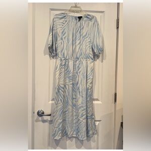 Who What Wear Women’s Med Midi Dress Blue White Dreamy Animal Print Short Sleeve